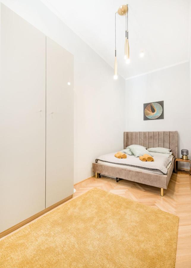 Apartment Elegant And Spacious *