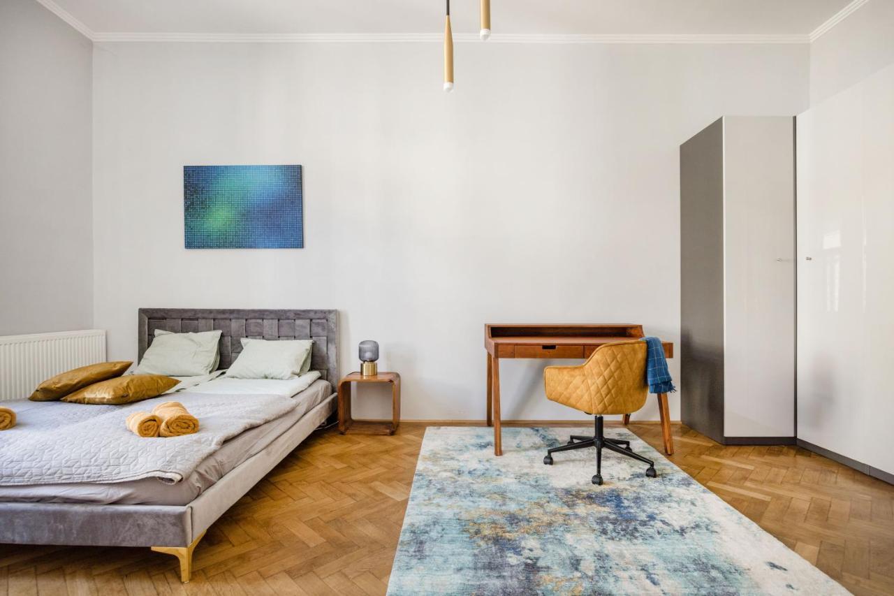 Apartment Elegant And Spacious *