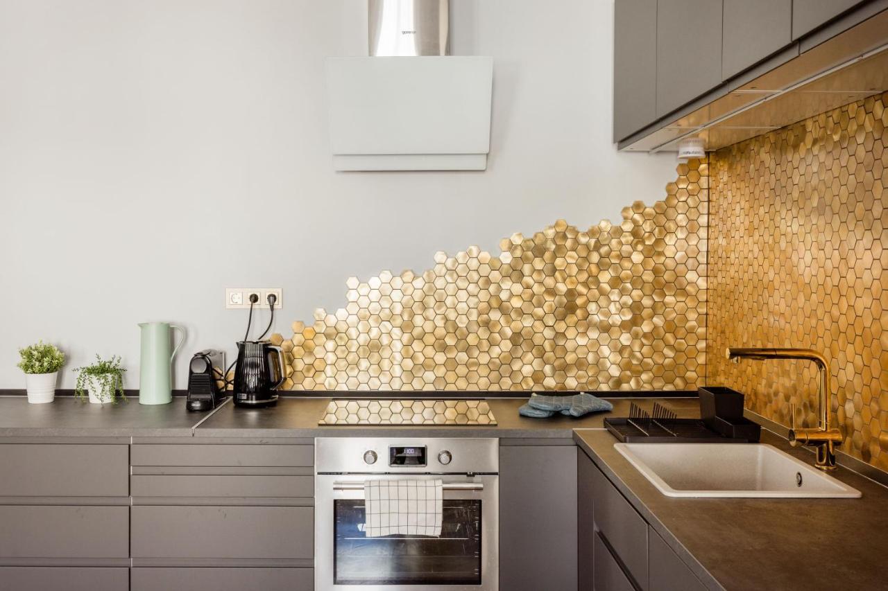 Elegant And Spacious Apartment Budapest