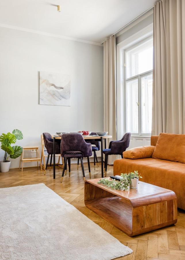 Apartment Elegant And Spacious *
