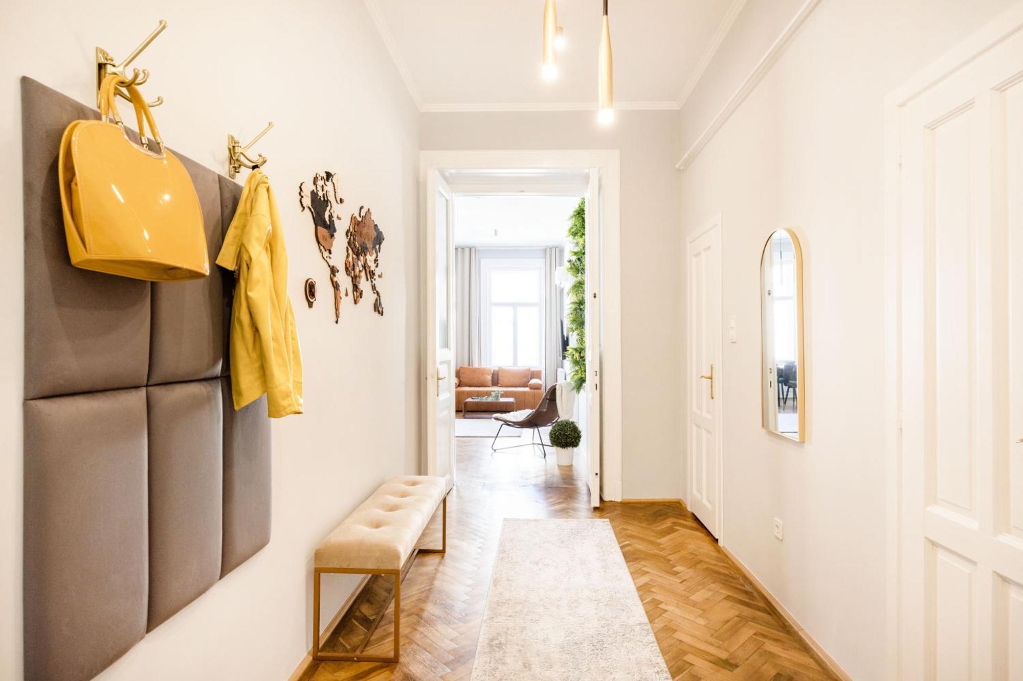 Apartment Elegant And Spacious *