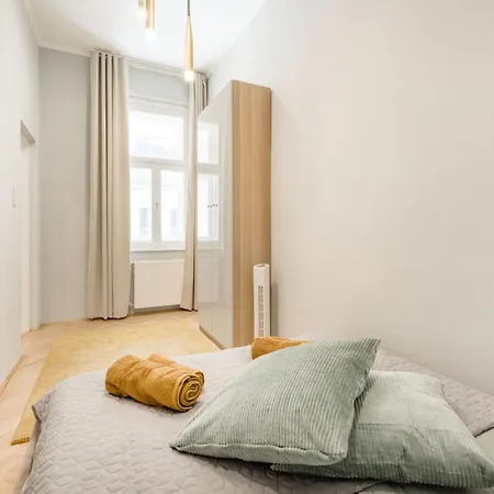Elegant And Spacious Holiday Home Budapest Exterior photo